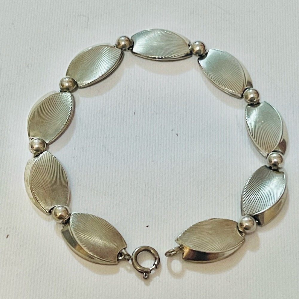 Vintage Sterling Ball & Oval Disk Bracelet 7-7.5" Marked Sterling
Germany